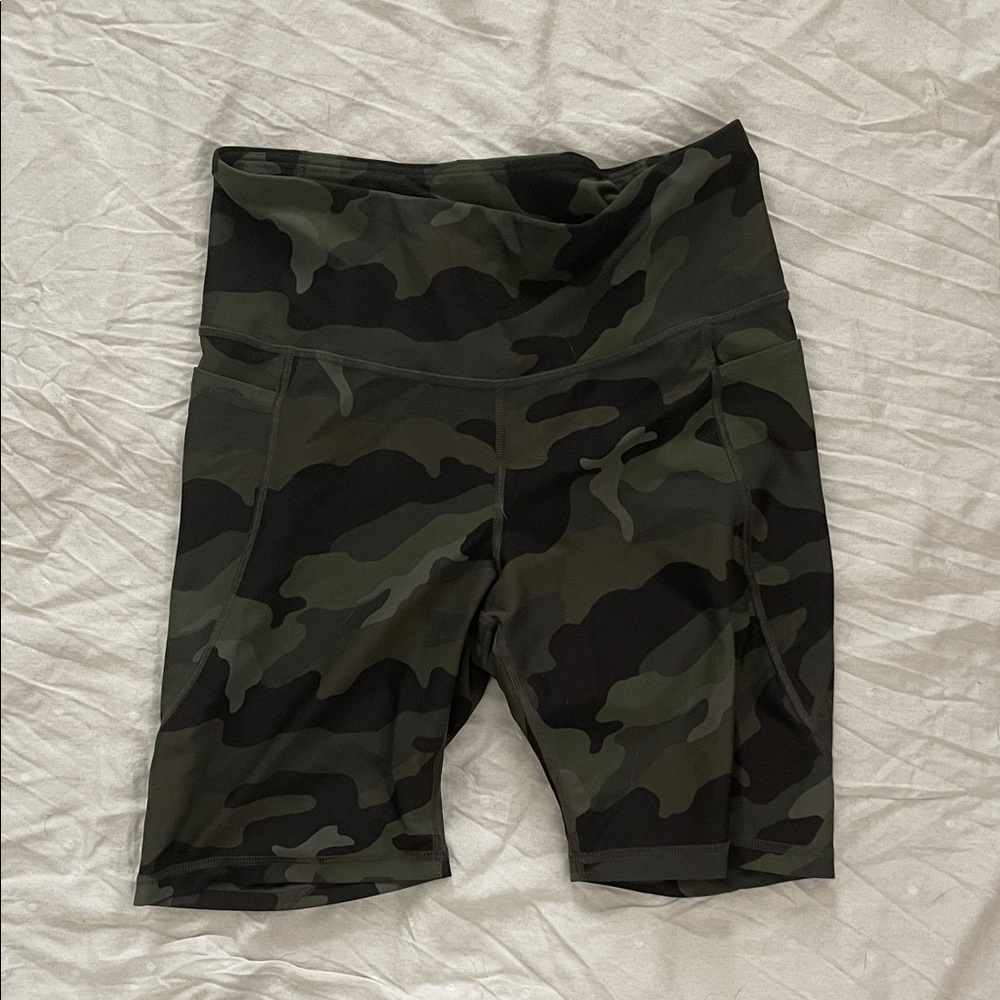 Old Navy Active Camo Powersoft Shorts
